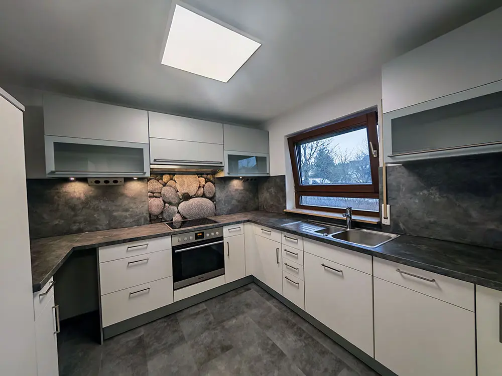 Von PIR fertig eingebaute Küche