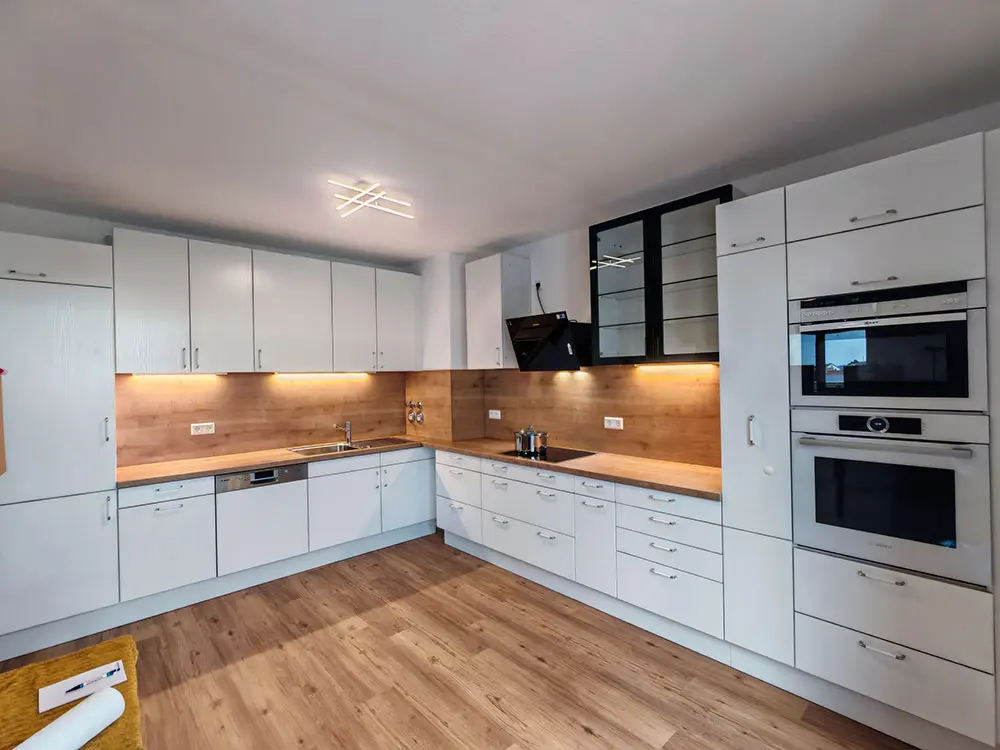 Von PIR fertig eingebaute Küche