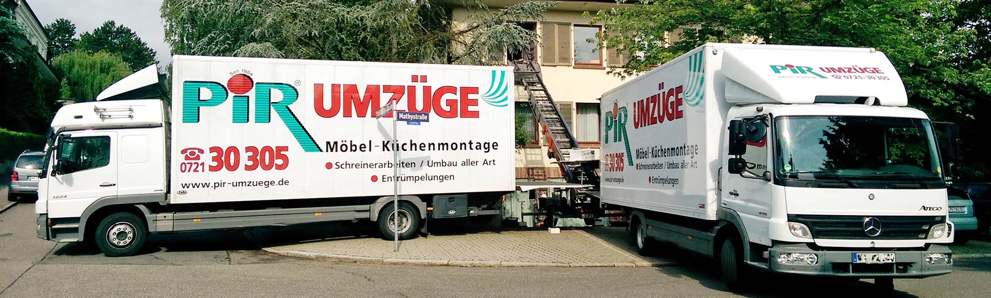 Zwei Umzugs-Transporter der Firma Pir Umzüge Karlsruhe