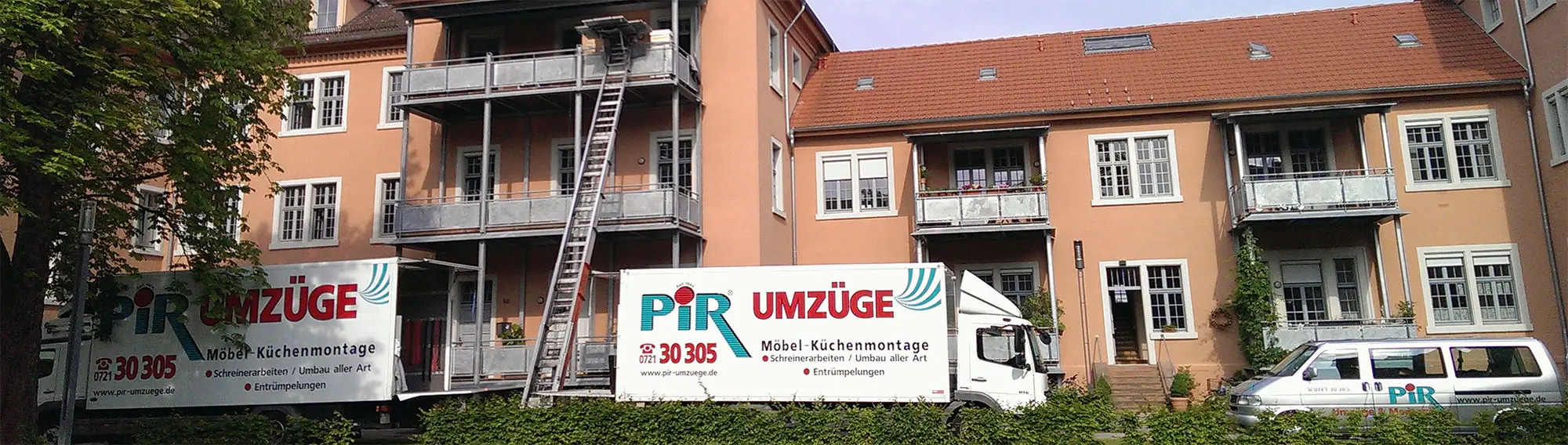 Umzugs-Transporter und Aussenkran der Firma Pir Umzüge Karlsruhe