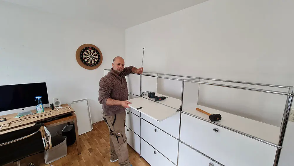 Aufbau von Wohnzimmer-Möbeln durch PIR Umzüge