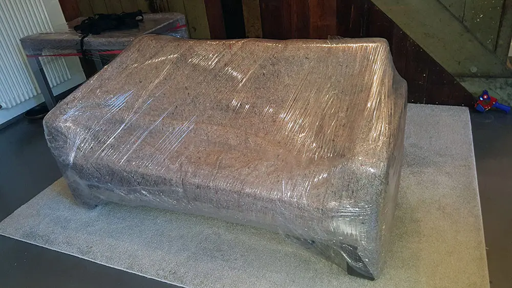 Eine von PIR Umzüge zum Transport verpackte Couch
