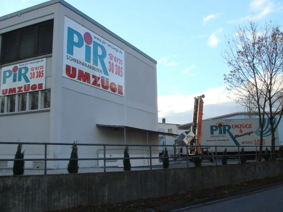 Aussenansicht der PIR Umzüge Lagerhalle