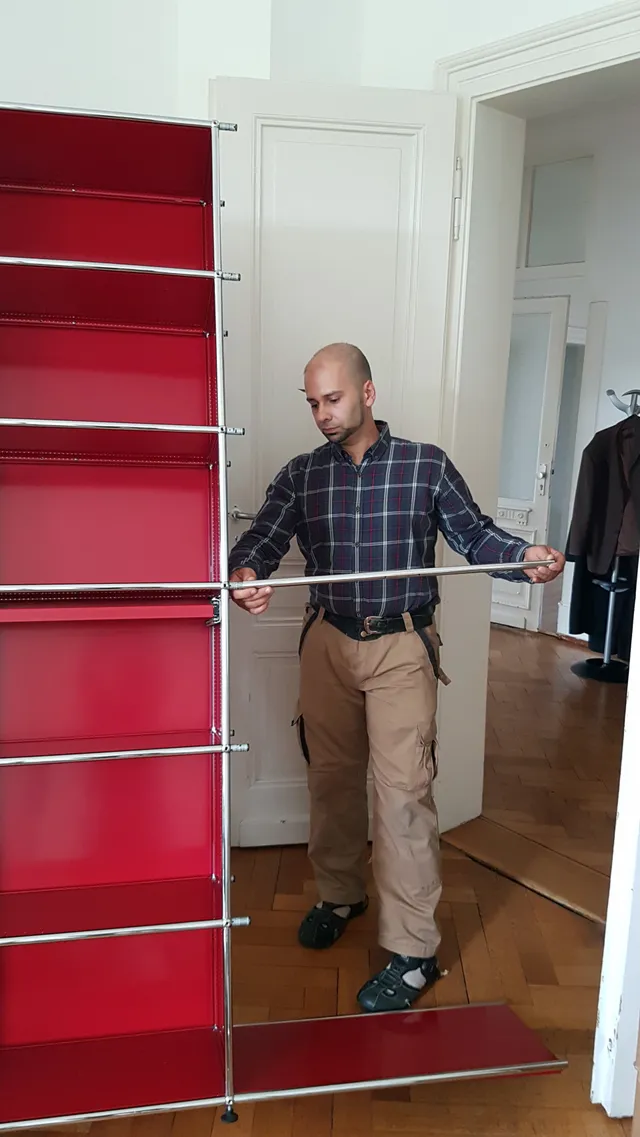 Aufbau von Wohnzimmer-Möbeln durch PIR Umzüge